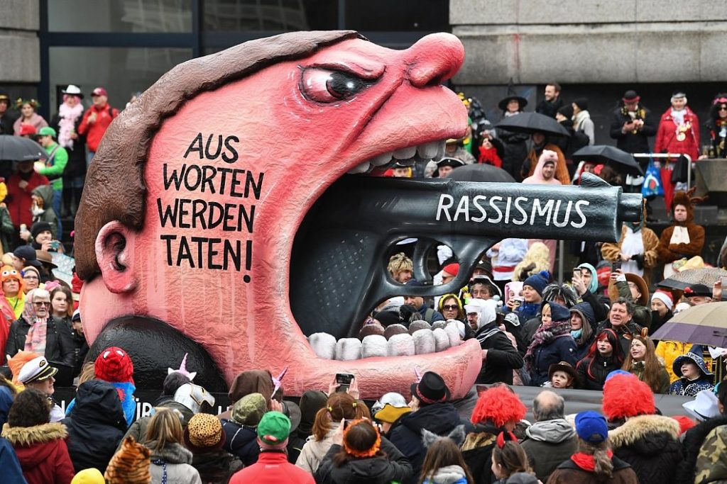 Des thèmes politiques au carnaval à Cologne
